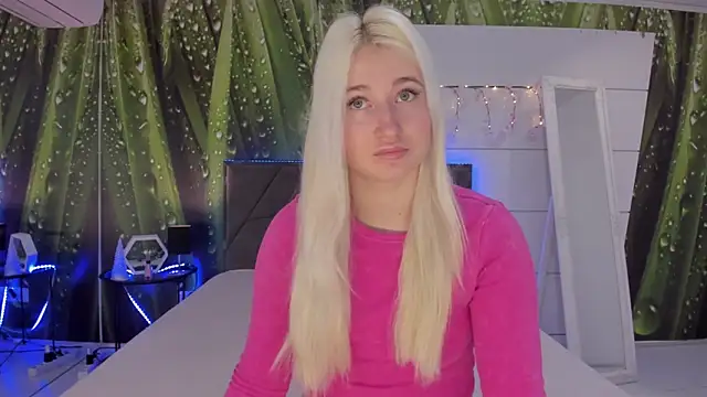 HollyTailors online show from April 1, 5:31 am