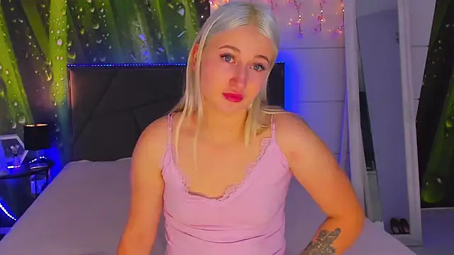 HollyTailors online show from November 15, 6:28 am