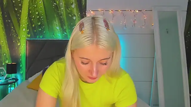 HollyTailors online show from November 6, 6:17 am