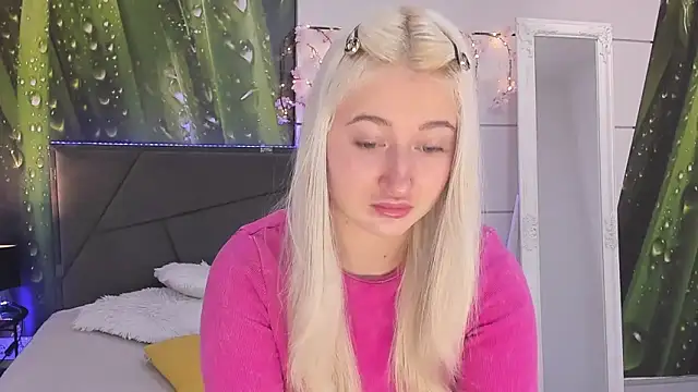 HollyTailors online show from February 5, 6:20 am