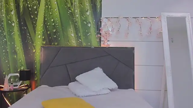 HollyTailors online show from February 8, 6:11 am