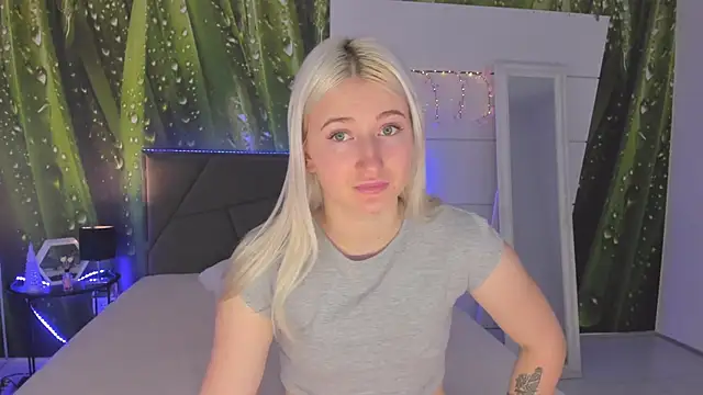 HollyTailors online show from February 23, 6:25 am