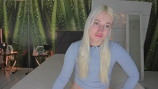 HollyTailors online show from March 4, 6:32 am