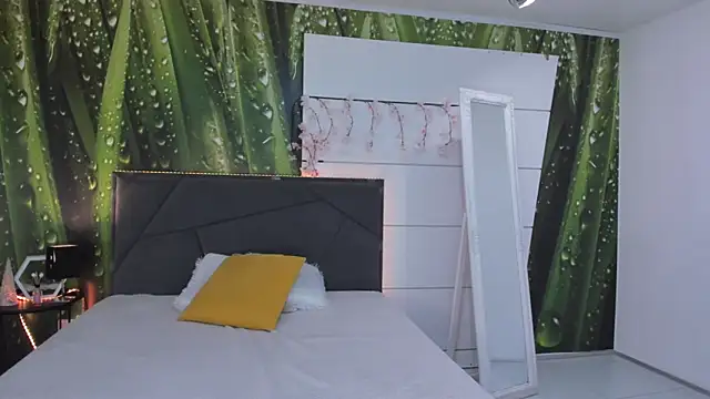 HollyTailors online show from May 25, 5:29 am