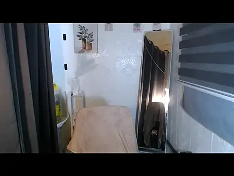 LauraSoHot online show from September 27, 8:59 pm