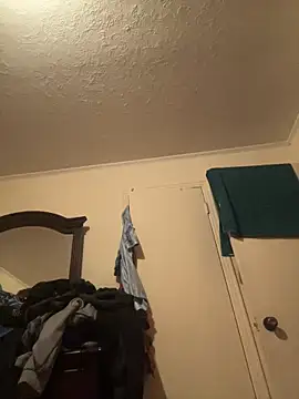 Snapshot of ThickDic28 chatting on February 19, 4:31 am ThickDic28 online show from February 19, 4:31 am