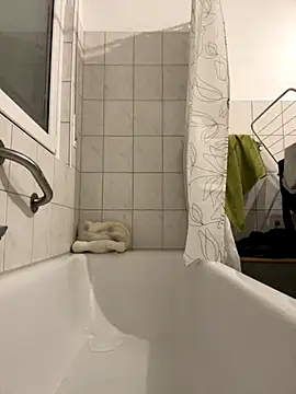 Emilia Mausi online show from November 27, 8:20 pm