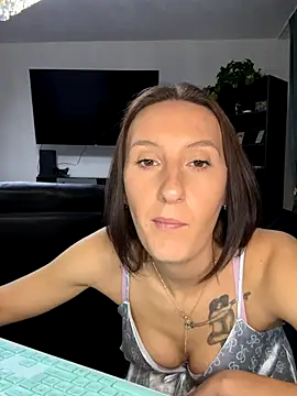 Emilia Mausi online show from November 22, 8:08 pm