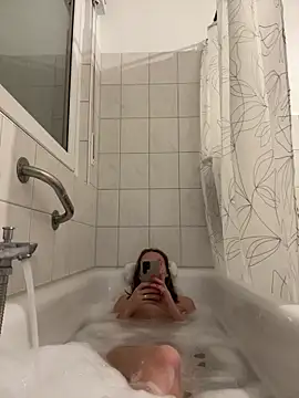 Emilia Mausi online show from January 5, 8:01 pm