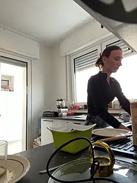 Emilia Mausi online show from March 9, 1:03 pm