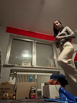 Emilia Mausi online show from February 17, 8:06 pm