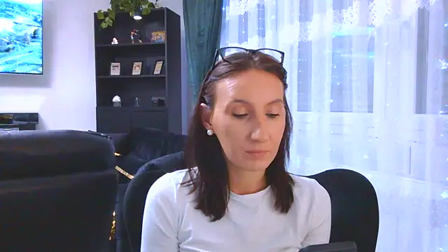 Emilia Mausi online show from November 20, 7:58 pm