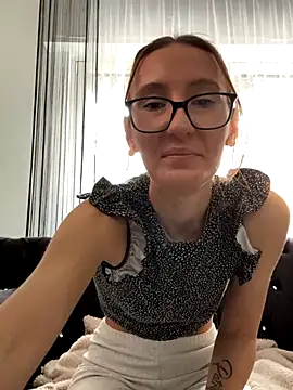 Snapshot of Emilia_Mausi chatting on October 12, 9:10 am Emilia Mausi online show from October 12, 9:10 am