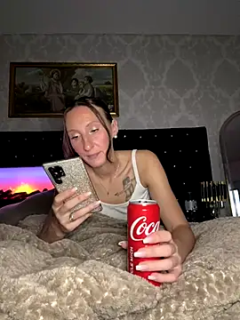 Emilia Mausi online show from December 17, 8:03 pm