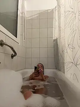 Emilia Mausi online show from February 22, 8:10 pm