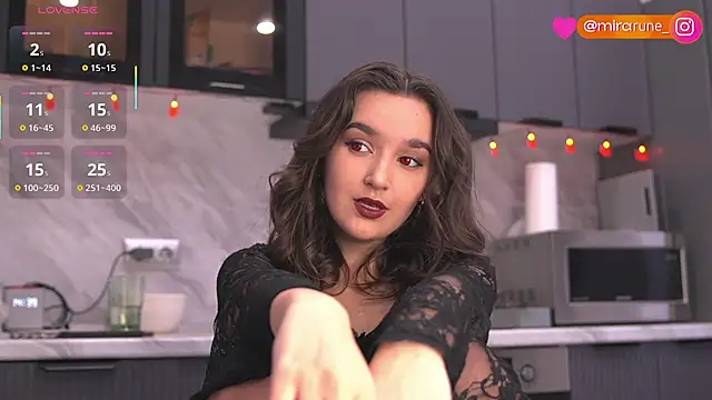 Mirarune online show from October 31, 11:40 am