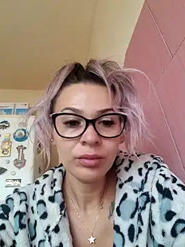 iSelena online show from September 15, 4:57 am