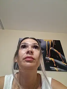 iSelena online show from September 10, 6:01 am