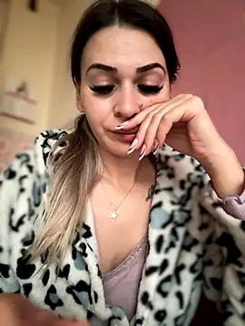 iSelena online show from November 17, 5:55 am