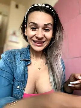 iSelena online show from October 1, 5:01 am