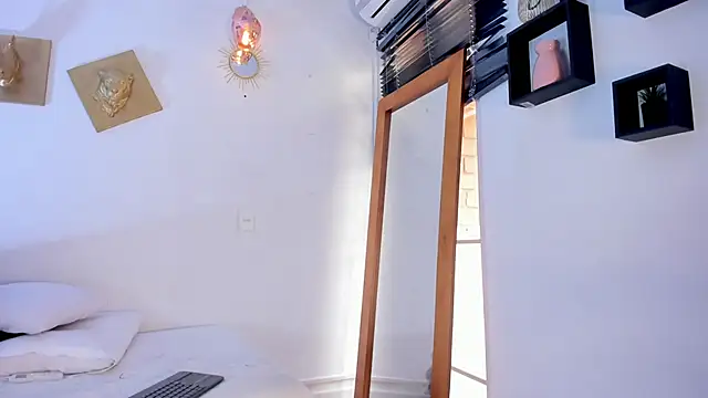 Aleexiiaa online show from January 7, 1:49 pm