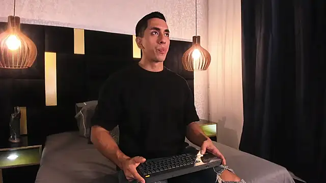 Lucio  Fox online show from April 14, 11:59 am