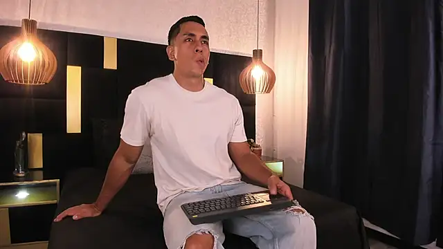 Lucio  Fox online show from March 6, 11:49 am