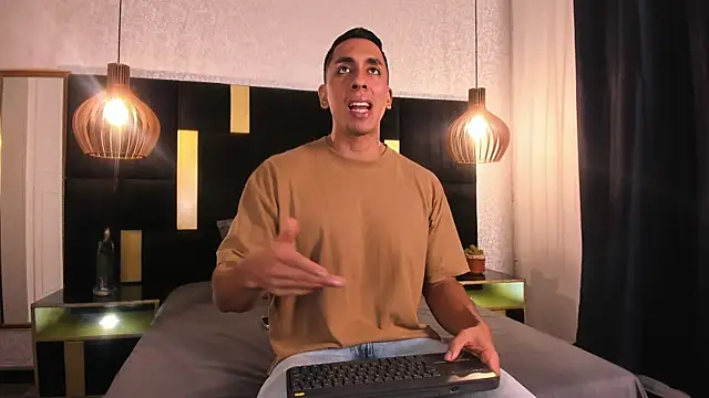 Lucio  Fox online show from April 3, 12:11 pm