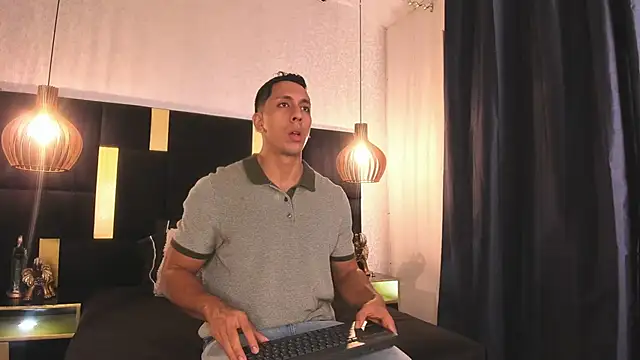 Lucio  Fox online show from February 10, 11:31 am