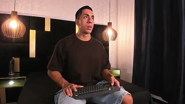 Lucio  Fox online show from April 12, 12:30 pm