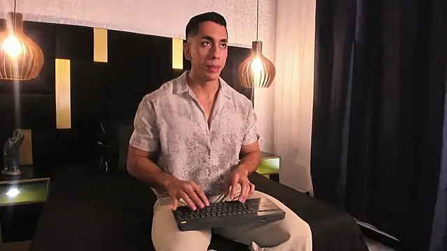 Lucio  Fox online show from April 22, 11:50 am