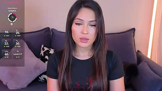 Snapshot of CarolineGuthrie chatting on January 14, 1:59 pm CarolineGuthrie online show from January 14, 1:59 pm