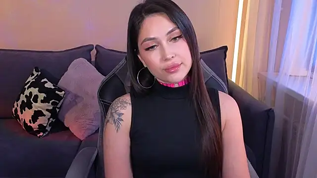 CarolineGuthrie online show from June 7, 4:01 pm