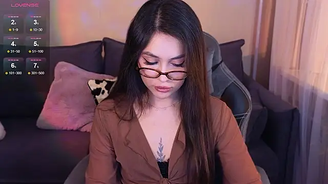 Snapshot of CarolineGuthrie chatting on March 11, 3:50 pm CarolineGuthrie online show from March 11, 3:50 pm