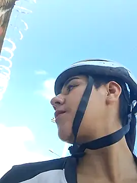 CAROLINE  07 online show from April 4, 1:50 pm