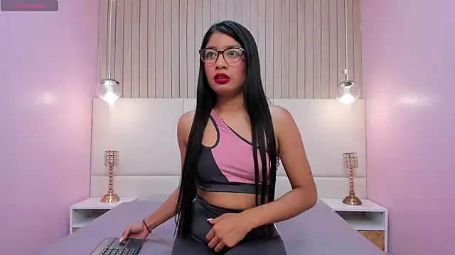 MelanyWayne  online show from March 17, 6:33 pm