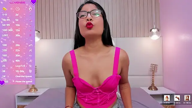 Snapshot of MelanyWayne_ chatting on July 6, 11:39 am MelanyWayne online show from July 6, 11:39 am