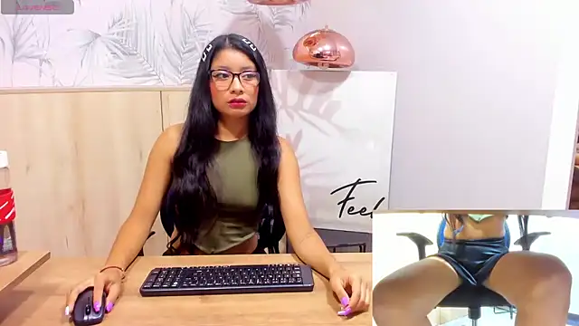 MelanyWayne  online show from November 13, 7:07 pm