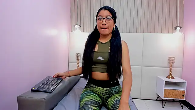 MelanyWayne  online show from January 16, 6:45 pm