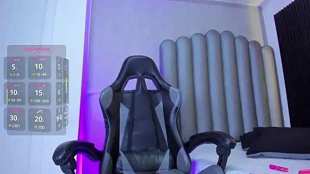 Snapshot of _Leohot_ chatting on January 6, 3:21 am Leohot online show from January 6, 3:21 am