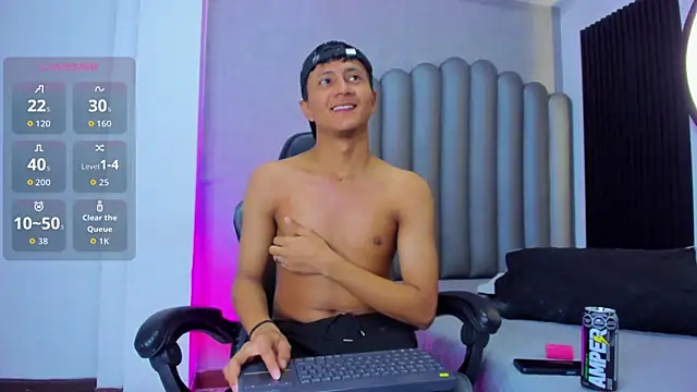 Snapshot of _Leohot_ chatting on December 21, 3:30 am Leohot online show from December 21, 3:30 am