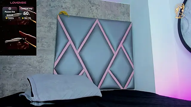 Snapshot of _Leohot_ chatting on February 19, 3:25 am Leohot online show from February 19, 3:25 am