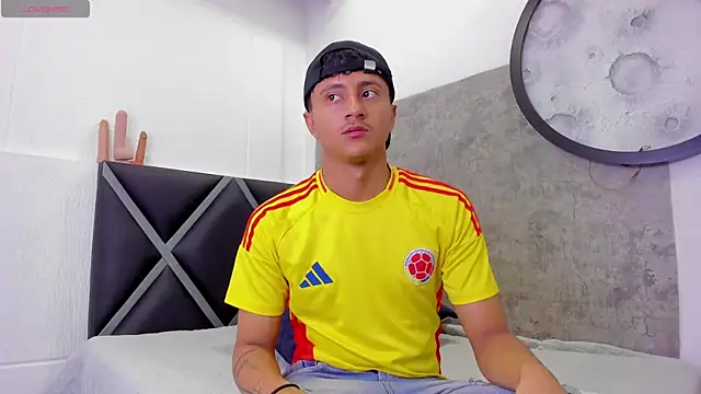  Leohot  online show from April 12, 3:32 am