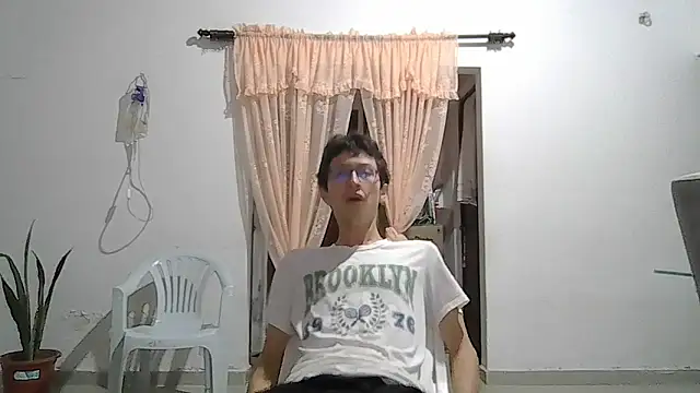 Snapshot of Kevintdx chatting on February 28, 3:17 am Kevintdx online show from February 28, 3:17 am