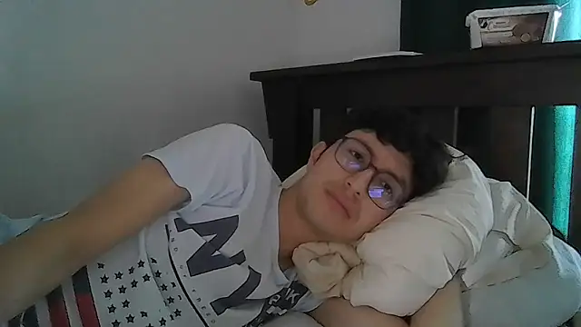 Snapshot of Kevintdx chatting on November 21, 6:40 pm Kevintdx online show from November 21, 6:40 pm