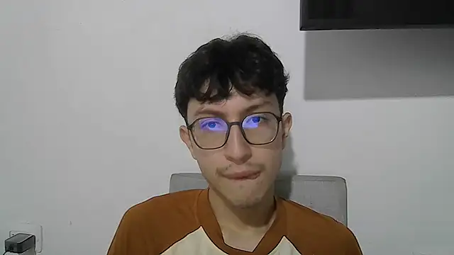 Snapshot of Kevintdx chatting on November 7, 3:11 am Kevintdx online show from November 7, 3:11 am