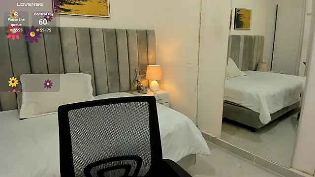 Snapshot of _shaiira chatting on October 8, 1:12 pm shaiira online show from October 8, 1:12 pm