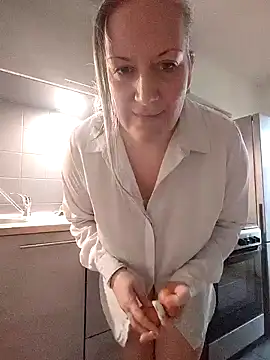 Feelineducentre online show from February 8, 7:17 am