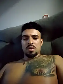 Snapshot of nnyzinho17 chatting on December 16, 9:19 pm nnyzinho17 online show from December 16, 9:19 pm