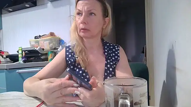 Snapshot of Sweetmurrr chatting on July 1, 12:44 am Sweetmurrr online show from July 1, 12:44 am